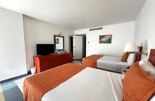 Ixtapa Resort | Park Royal Beach Ixtapa - All Inclusive