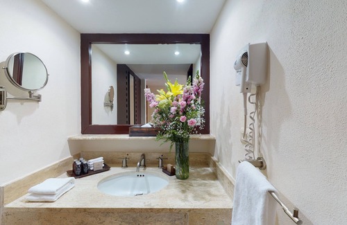 Ixtapa Resort | Park Royal Beach Ixtapa - All Inclusive