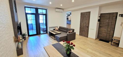 Kentron Apartment | Park View 2 bedroom Apartment near Republic square in Yerevan