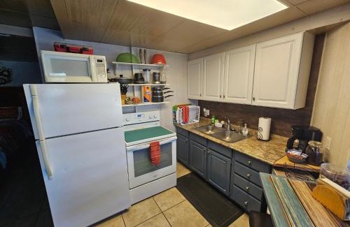 Parker Strip House | Parker Strip River Front Guesthouse Dock with Best View