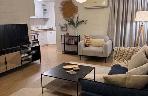 Launceston CBD Apartment | Parkside Apartment CBD with Parking