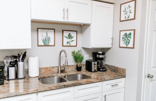 East Memphis House | Parkside | Comfy King Beds Near Broad Ave & Overton Park