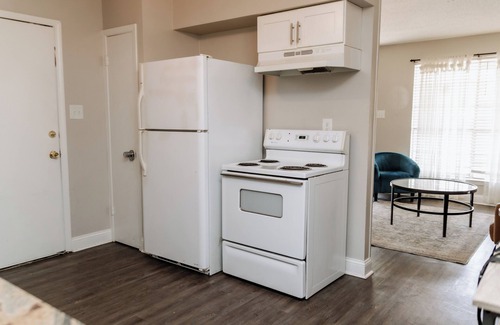 East Memphis House | Parkside | Comfy King Beds Near Broad Ave & Overton Park