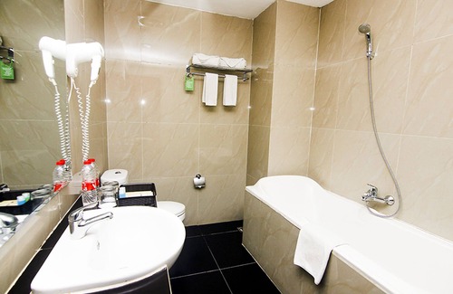 Pekalongan Hotel | Parkside Mandarin Hotel Pekalongan