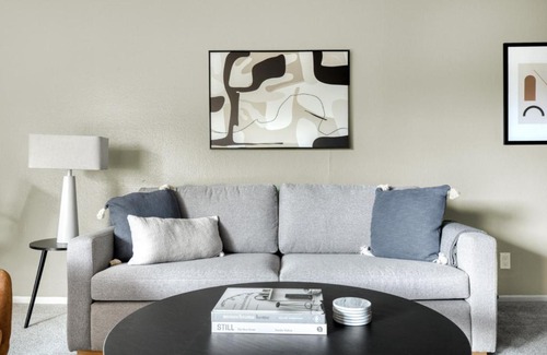 Pasadena Apartment | Pasadena 1BR w gym pool nr Colorado Ave LAX-861