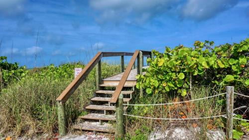 Pass-a-Grille Historic District House | Pass a grille Gulf Way Beachfront 13