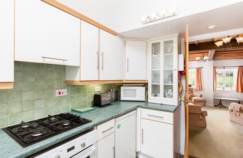 Quedgeley House | Pass the Keys | Conventional and Homely 3Bed in Alderminster