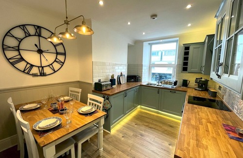 Kirkcudbright Apartment | Pass the Keys | Beautifully Presented 3BR Luxury Apartment