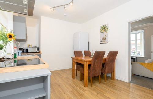 Brighouse House | Pass the Keys | Brighouse Central - Ideal For Workers