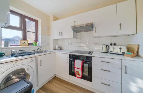 Hersham House | Pass the Keys Charming 1-Bed Study w garden