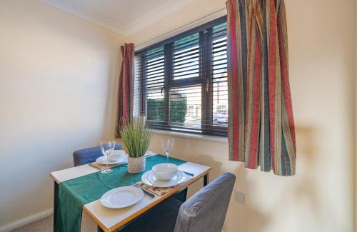 Hersham House | Pass the Keys Charming 1-Bed Study w garden