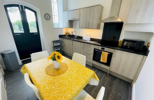 Combs House | Pass the Keys | Converted Sunday School for 4 with Views & Garden