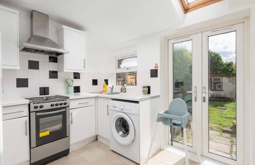 Knotty Ash House | Pass the Keys | Cosy Liverpool Home. WiFi Parking Nr Alder Hey