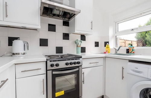 Knotty Ash House | Pass the Keys | Cosy Liverpool Home. WiFi Parking Nr Alder Hey