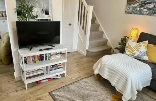 Borehamwood House | Pass the Keys Cosy One Bedroom House with Parking