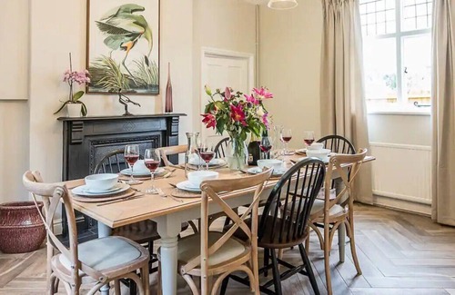 Bury St Edmunds House | Pass the Keys | Gardener's Cottage in Nowton Park, Bury St Edmunds