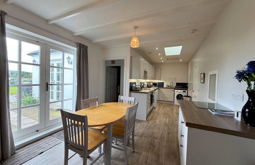 Newton Stewart House | Pass the Keys | Gorgeous 3 BR Cottage with Outstanding Sea Views