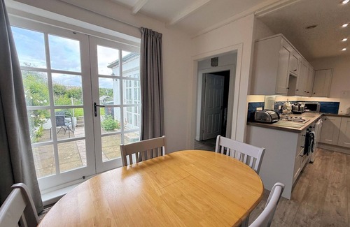 Newton Stewart House | Pass the Keys | Gorgeous 3 BR Cottage with Outstanding Sea Views