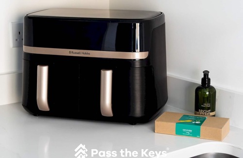 Ascot House | Pass the Keys | Modern Townhouse with Garden and Parking in Ascot