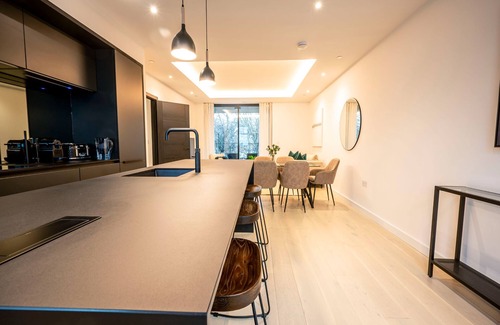 Hackney Downs Apartment | Pass the Keys | Modern Exuberance and Luxury at Lucent House