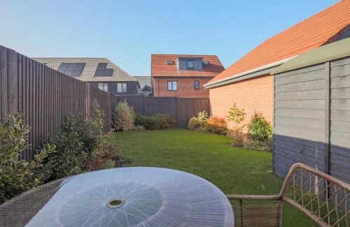 Bracknell House | Pass the Keys Serene Home in Leafy Warfield w Private Garden