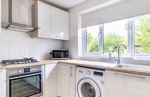 Runnymede House | Pass the Keys | Spacious family home in Surrey