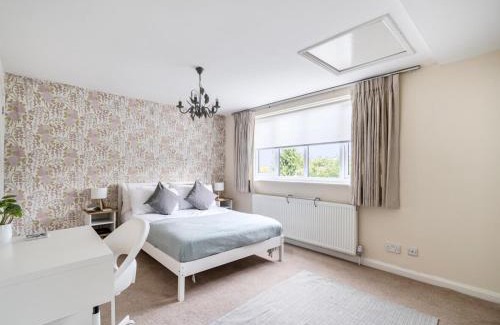 Runnymede House | Pass the Keys Spacious family home in Surrey