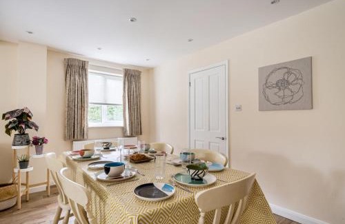 Runnymede House | Pass the Keys Spacious family home in Surrey