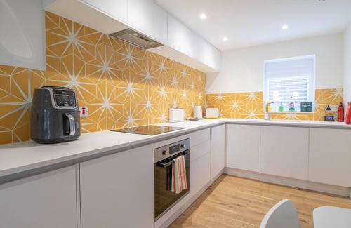 Kelvinbridge House | Pass the Keys | Stylish West End Detached Mews
