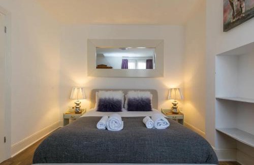 Sunninghill Apartment | Pass the Keys Super Chic Apartment in Beautiful Sunninghill