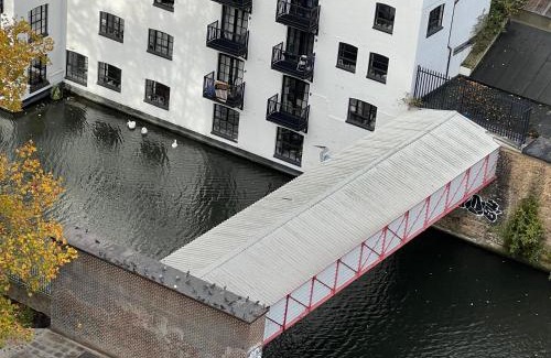 Westbourne Apartment | Patio Flat near Notting Hill