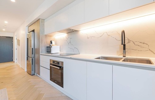 Hobart Central Business District Apartment | Patrick Calm Easy Living near Dining and Hobart CBD