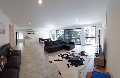 Umina Beach House | Pawtopia - 4 bdr beachside luxury100 metres from Umina Beach, Central Coast, NSW