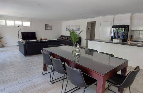 Umina Beach House | Pawtopia - 4 bdr beachside luxury100 metres from Umina Beach, Central Coast, NSW