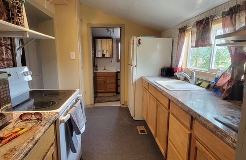 Walden Cabin | Payton's Place. A cozy cabin with private outdoor space pet friendly. n