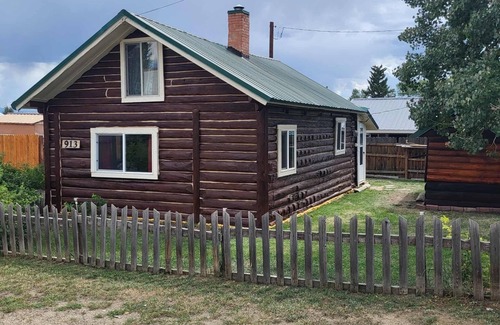 Walden Cabin | Payton's Place. A cozy cabin with private outdoor space pet friendly. n
