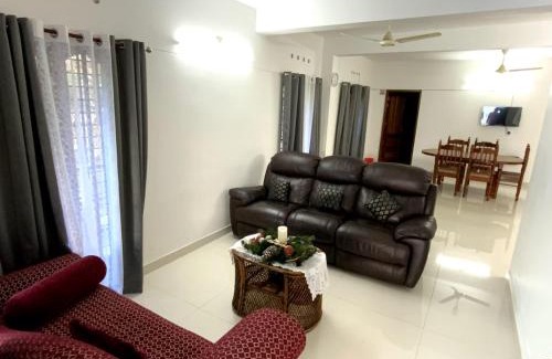 Kazhakuttam House | PAZHOOR RESIDENCY HOME STAY 4BHK Deluxe