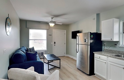Holiday Beach Condo | PC Beach Retreat A | Near Beach with Outdoor Shower