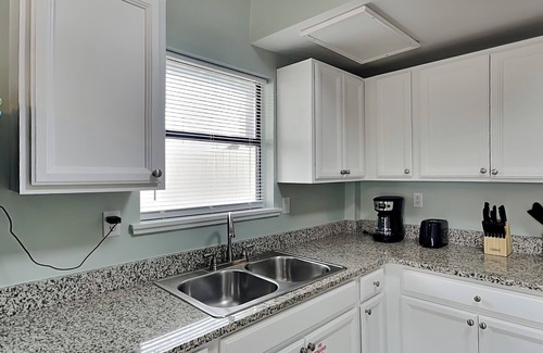 Holiday Beach Condo | PC Beach Retreat A | Near Beach with Outdoor Shower