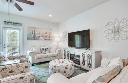 Thomas Drive House | PCB Townhome with Deck and Pool Access 3 Mi to Beach!