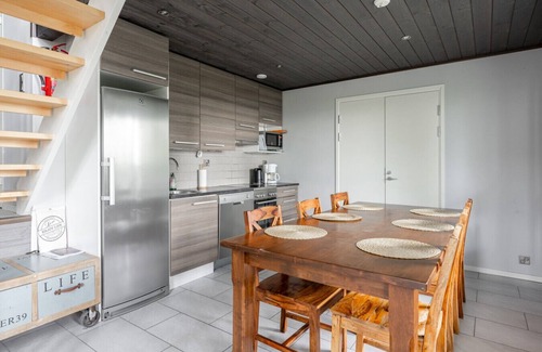 Muurame House | Peaceful 2BR Getaway Cabin at the Top of Riihivuori next to Ski Slopes