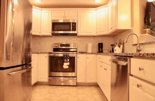 Melrose Apartment | Peaceful 2BR near US Route 1 and Boston.