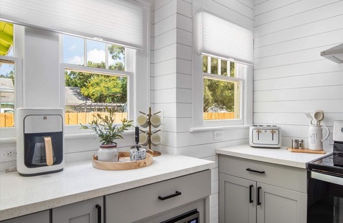 Bradenton House | Peaceful Bungalow Near Ana Maria Island Ferry, 2BR, Parking, WiFi, Outdoor Space