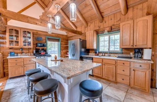 Lime Kiln Cabin | Peaceful Cabin on the River w/ hot tub & WiFi