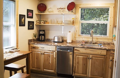 Colfax House | Peaceful Cottage Between Lake Tahoe & Sacramento