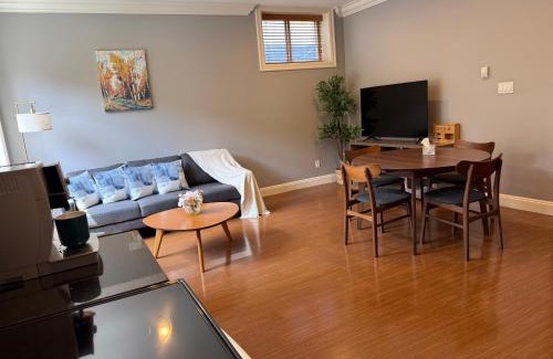 West Side House | Peaceful & Cozy Home with 3 rooms, SHARED Bathrooms and SHARED Common Space
