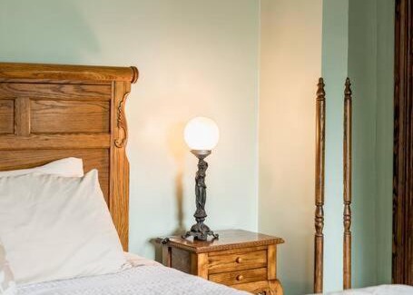 Daniels Hill Apartment | Peaceful Easy Feelings - King Sized Bed - Sleeps 2