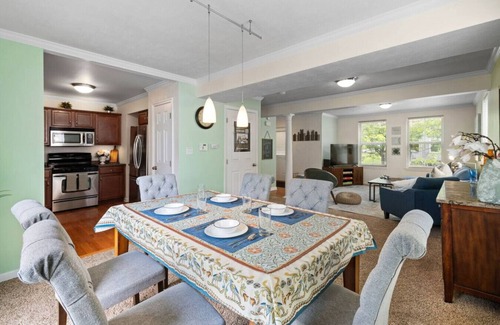 Pittsburgh Apartment | Peaceful Escape Just Minutes To DT, Garage Parking