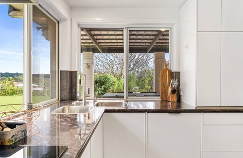 Bridgeman Downs Apartment | Peaceful Family Home: 4-Bed, Pool, Alfresco Dining