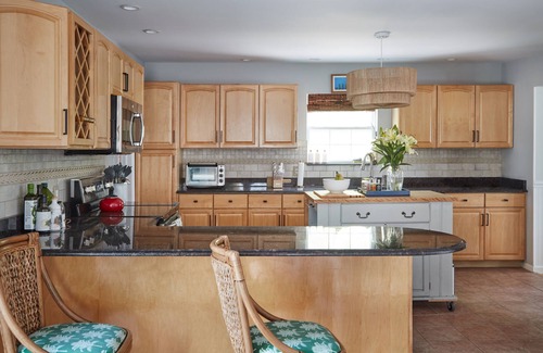 Center Moriches House | Peaceful Family Escape Near the Hamptons – 40 Foot Pool, 90 Minutes from NYC